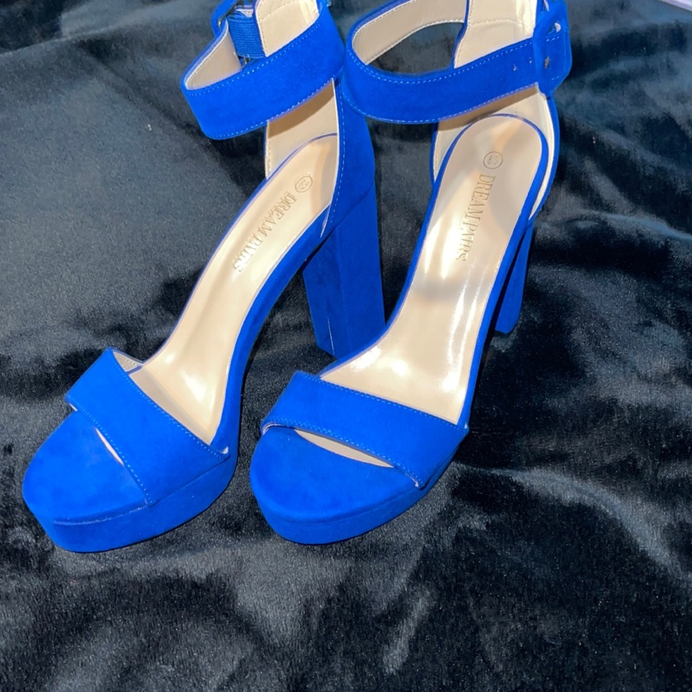 Platform pump heels